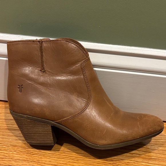 Frye - Women’s Brown Leather Ankle Zip Boots Sz 6.5 - Picture 3 of 6